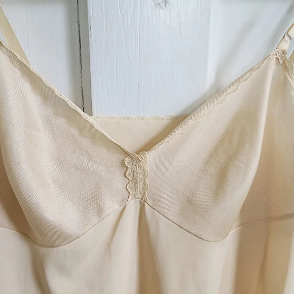 Vintage Vanity Fair Nylon Full Slip - Picture 7 of 7